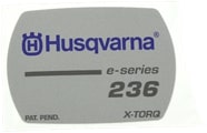 Dekal 5757303-01 i gruppen Reservdelar Motorsågar / Husqvarna Motorsågar 200-serie / Reservdelar Husqvarna 235 / E hos Motorsågsbutiken (5757303-01)