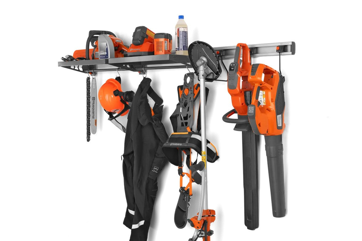 Förvaringskrok, röjsåg och trimmer