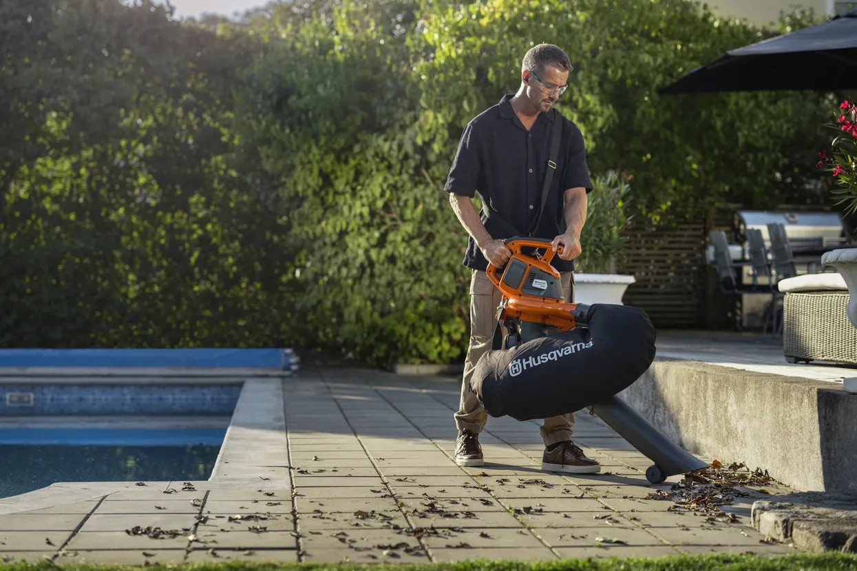Husqvarna 120iBV batteridriven lövblås / lövsug - inkl. batteri och laddare