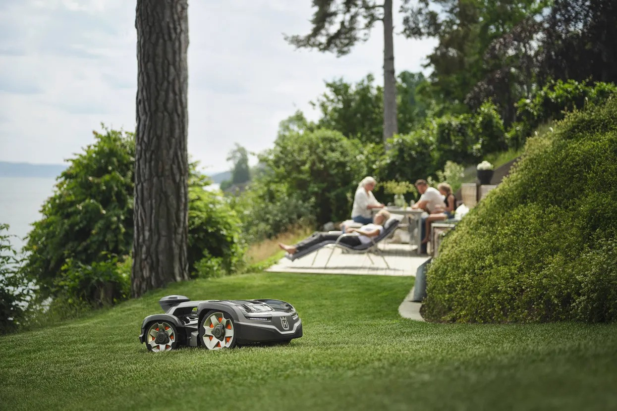 Husqvarna Automower® 435X AWD Nera Robotgräsklippare
