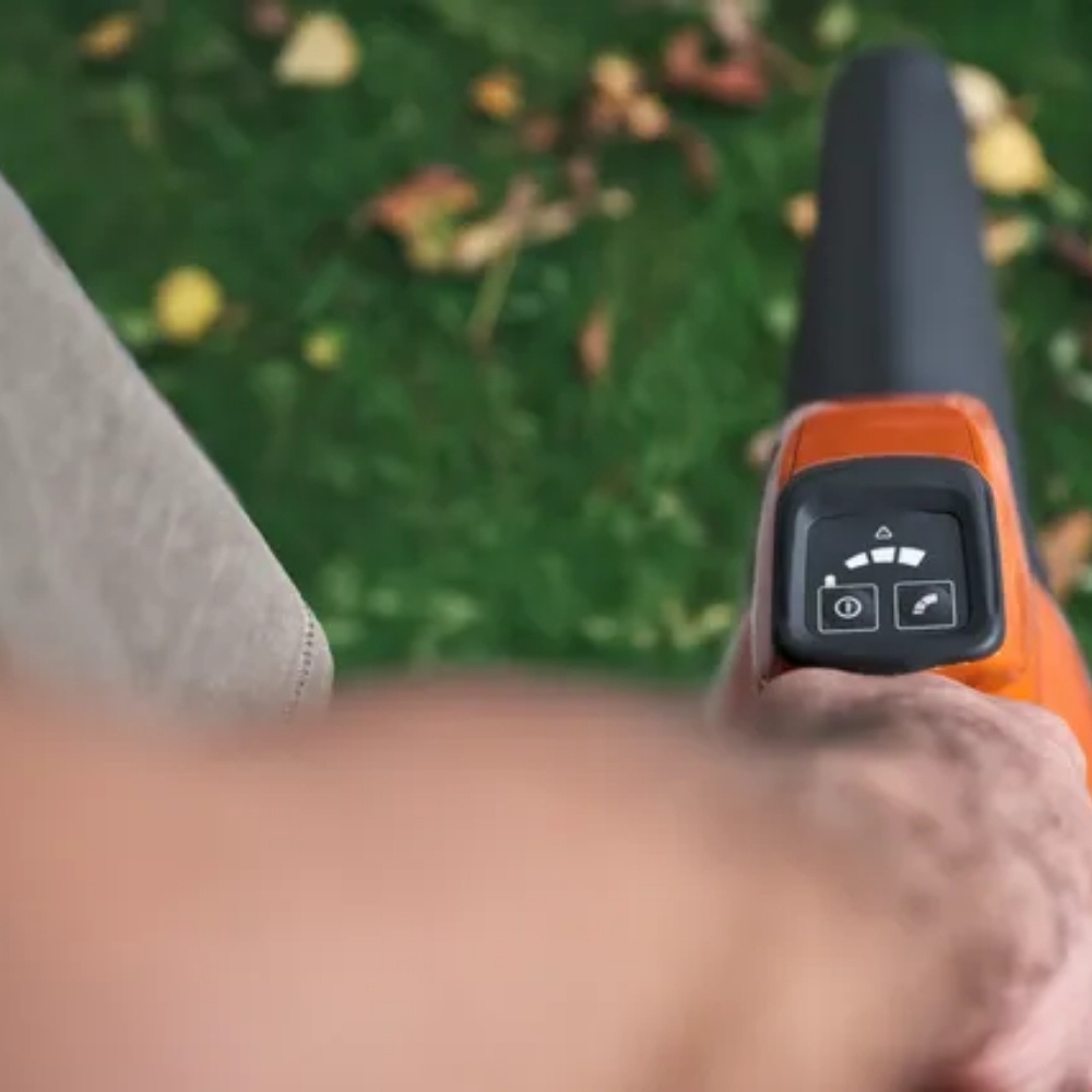 Husqvarna 335iB batteridriven lövblås utan batteri och laddare